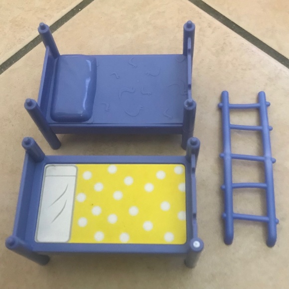 Peppa Pig’s Deluxe House Play Set with Peppa, Suzy, George, and Furniture - Picture 3 of 6